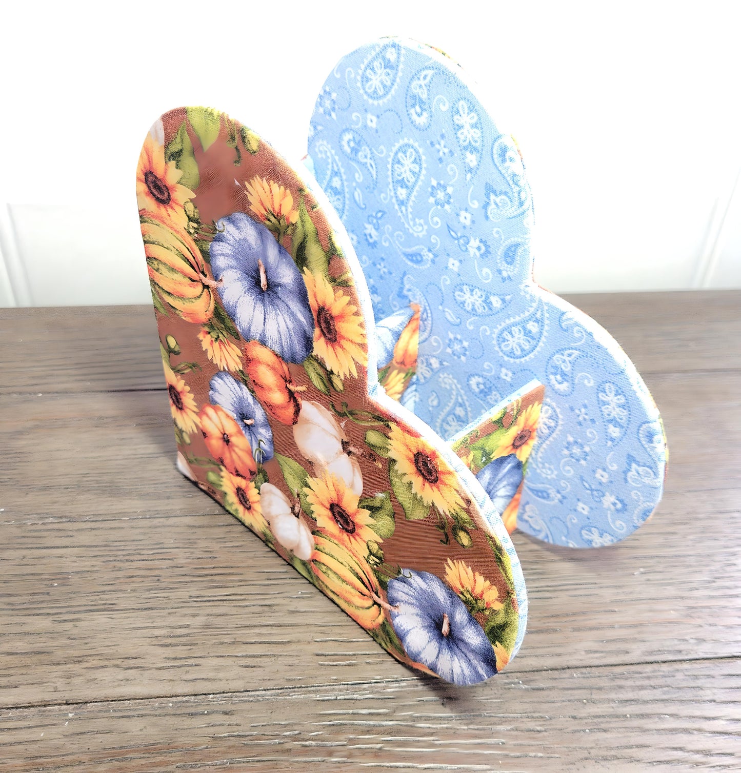 Desktop Organizer, Heart-Shaped, 100% Cotton Fabric, Fall Autumn Theme, Pumpkins and Leaves - Chic Brico