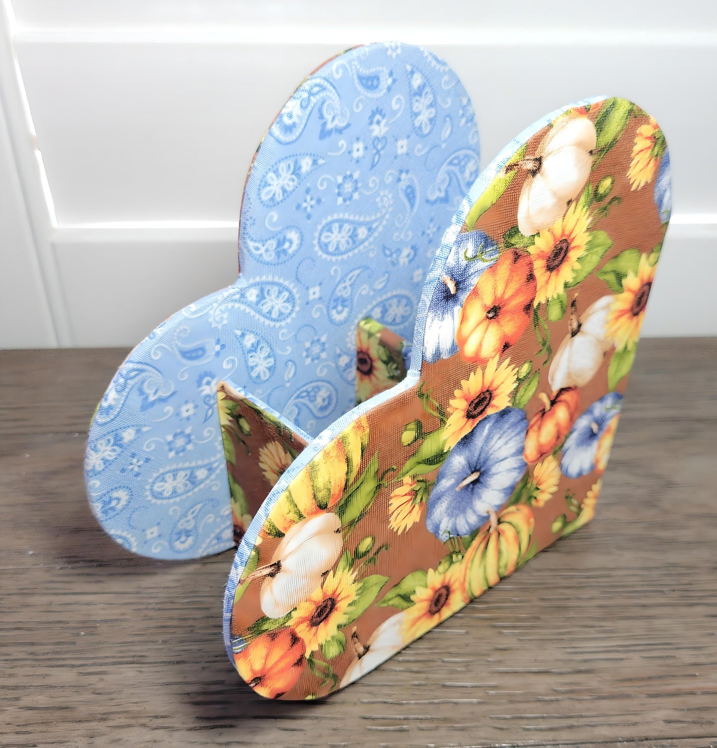 Desktop Organizer, Heart-Shaped, 100% Cotton Fabric, Fall Autumn Theme, Pumpkins and Leaves - Chic Brico