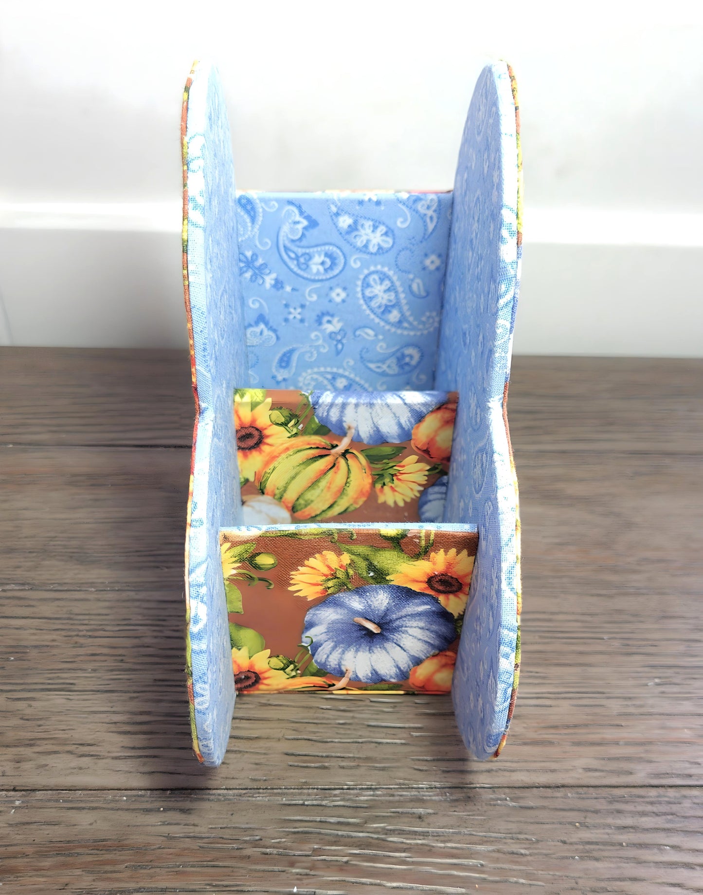 Desktop Organizer, Heart-Shaped, 100% Cotton Fabric, Fall Autumn Theme, Pumpkins and Leaves - Chic Brico