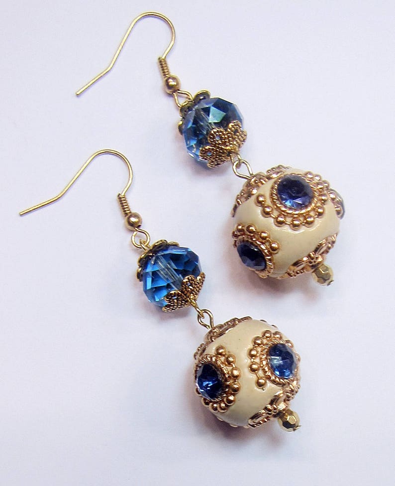 Blue and Ivory Lampwork Earrings, Blue Crystal and Ivory Earrings - Chic Brico