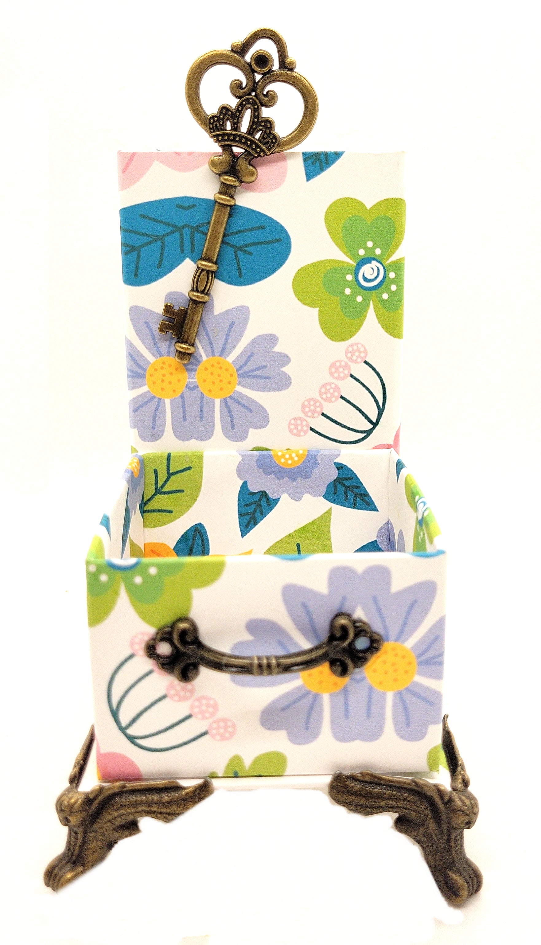 Office Desktop Organizer for Pens and Clips w/Antique Key Accent - Cartoon Flowers - Chic Brico