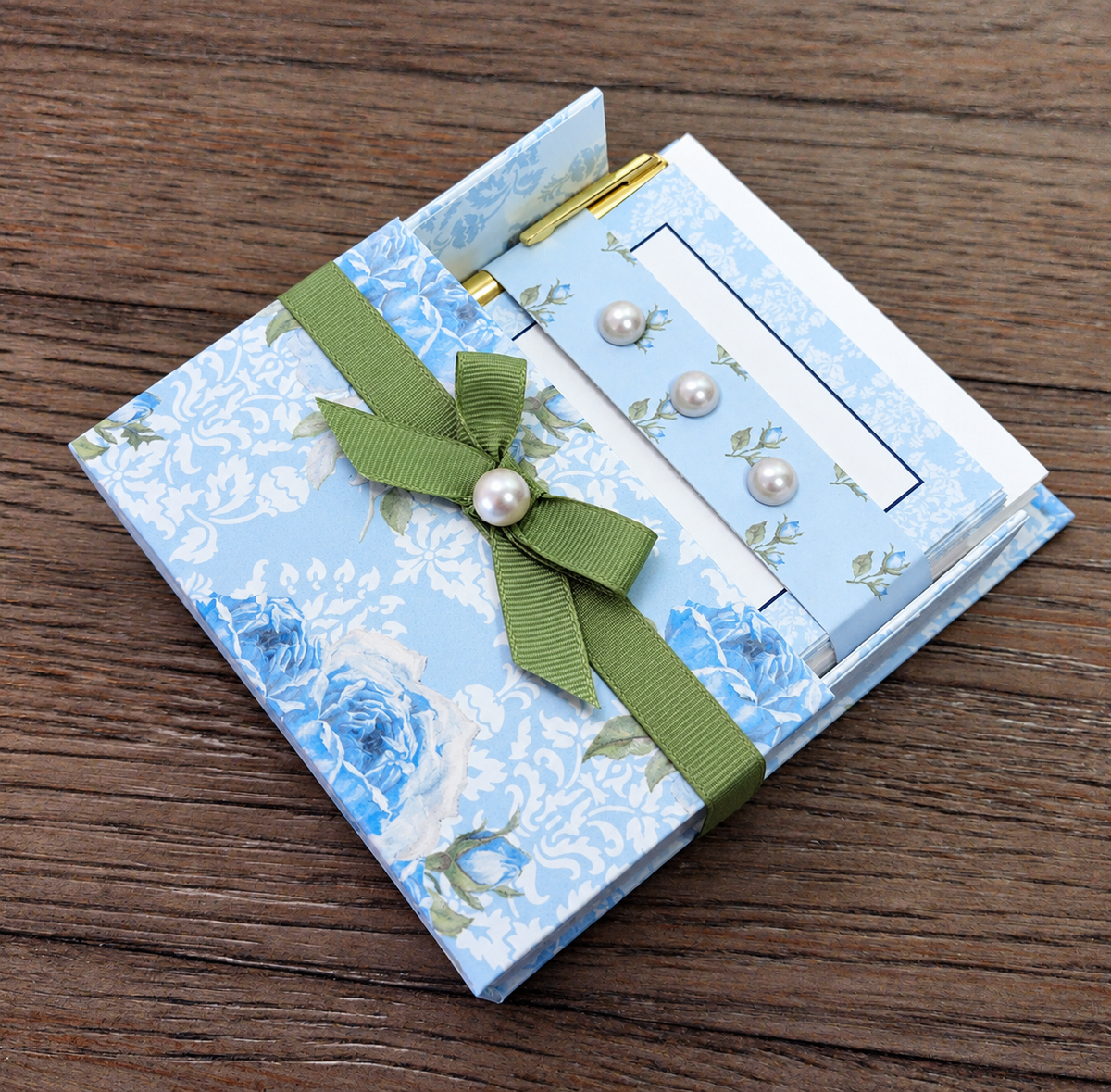 Soft Blue Floral Boxed Stationery Set – 20 Notecards, 20 Envelopes & Gold Pen - Chic Brico
