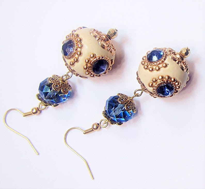Blue and Ivory Lampwork Earrings, Blue Crystal and Ivory Earrings - Chic Brico
