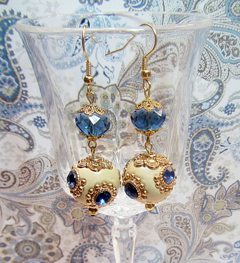 Blue and Ivory Lampwork Earrings, Blue Crystal and Ivory Earrings - Chic Brico